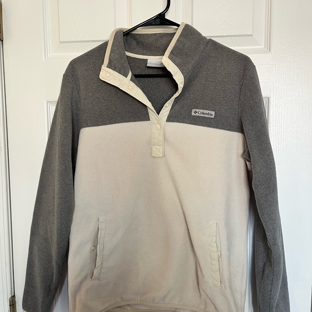 Columbia Women's Gray and Cream Pullover Jacket